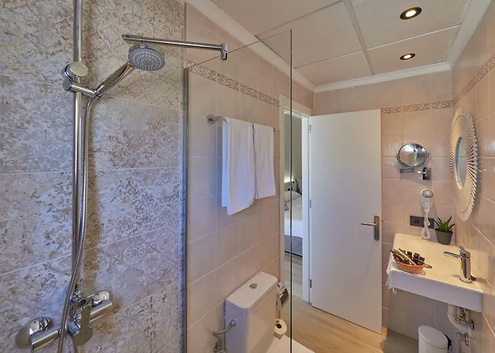 Treff Boutique فندق باغيرا